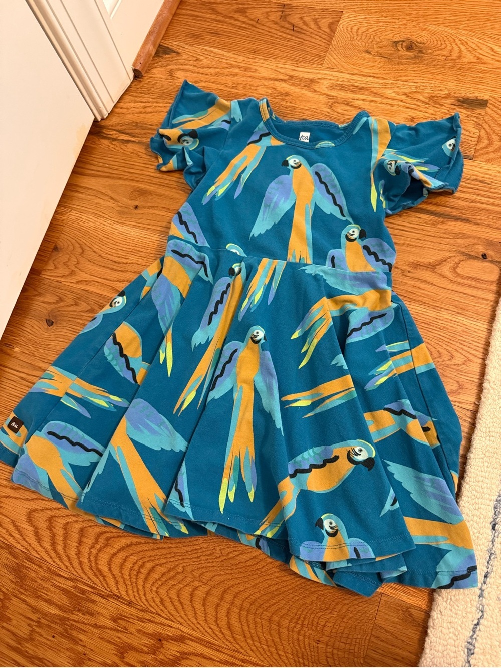 Tea Collection Flutter Sleeve Twirl Dress Blue and Yellow Macaws Size 5 - Picture 6 of 6